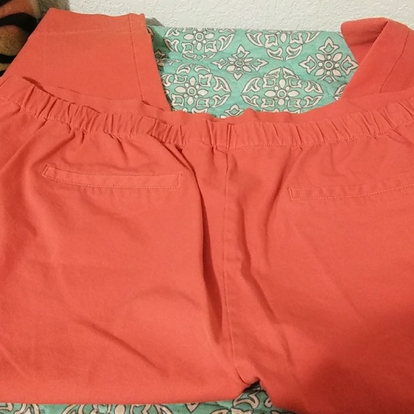 💥SOLD💥Isaac Mizrahi Live capris - Picture 2 of 3